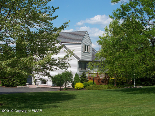 9 Old Stagecoach Road Gilbert, PA 18331 - Photo 4 of 12 a front view of a house with a garden