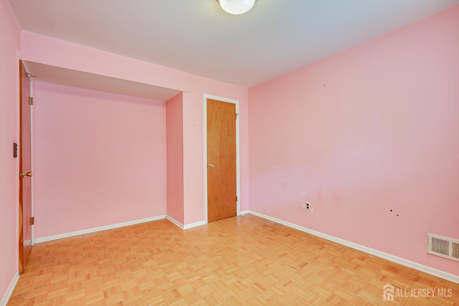 9 Annette Drive Edison, NJ 08820 - Photo 19 of 35