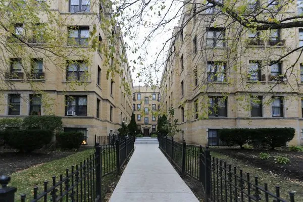 $1,275 | 4608 North Beacon Street, Unit 4D, Chicago, IL 60640