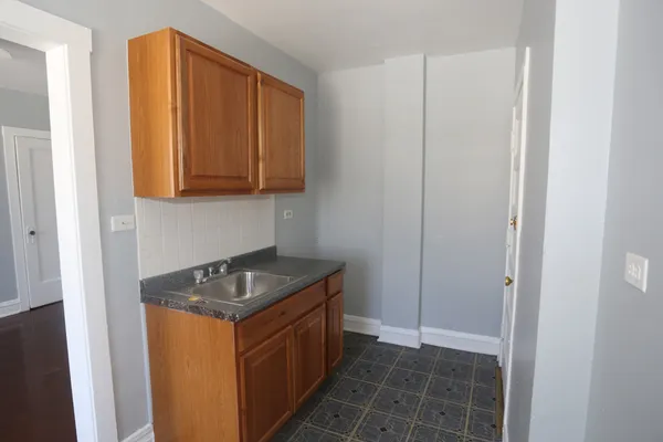 $1,275 | 4608 North Beacon Street, Unit 4D, Chicago, IL 60640