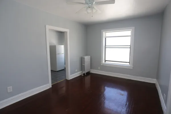 $1,275 | 4608 North Beacon Street, Unit 4D, Chicago, IL 60640