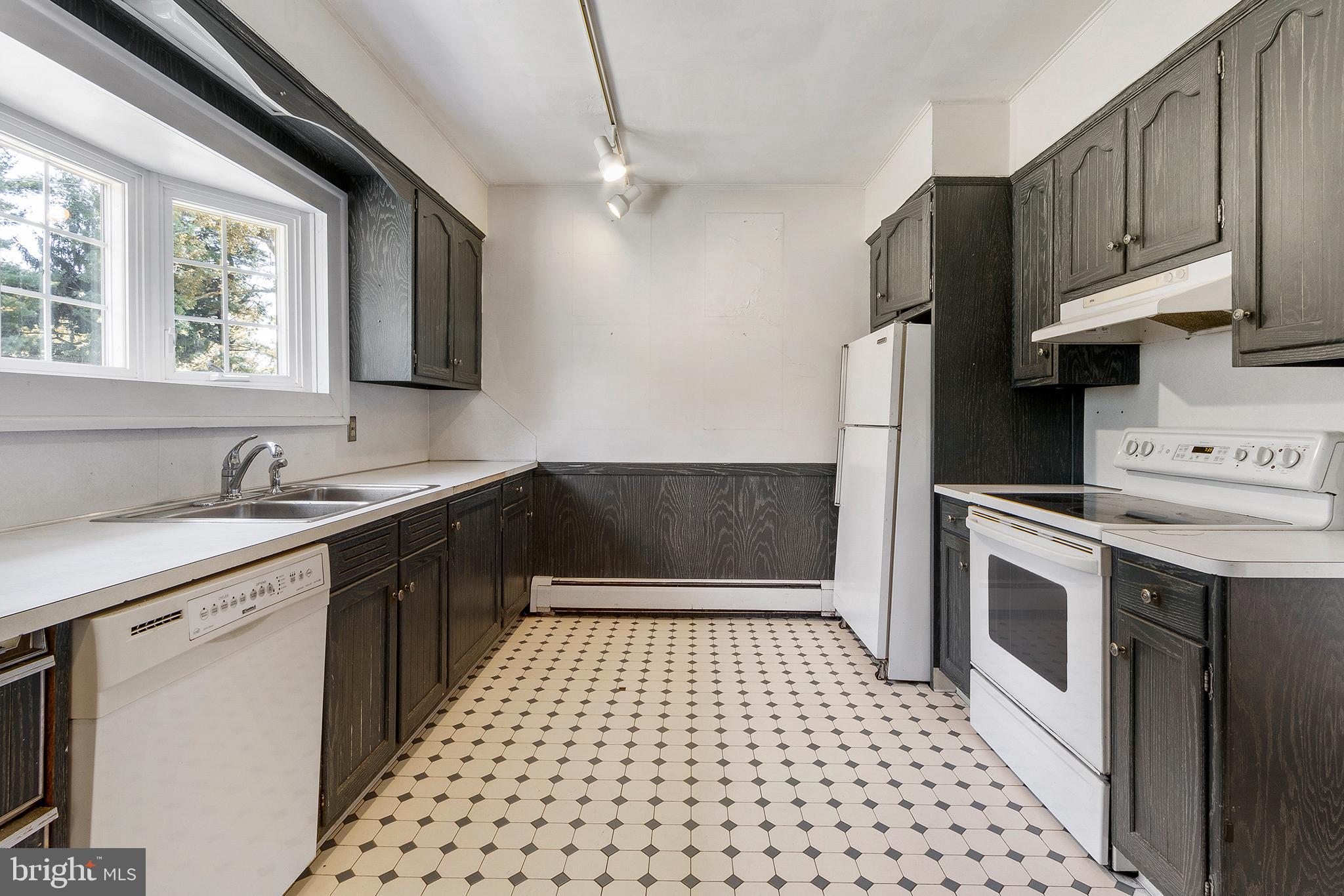 3200 Line Lexington Road Hatfield, PA 19440 - Photo 3 of 19 Gallery Image 3