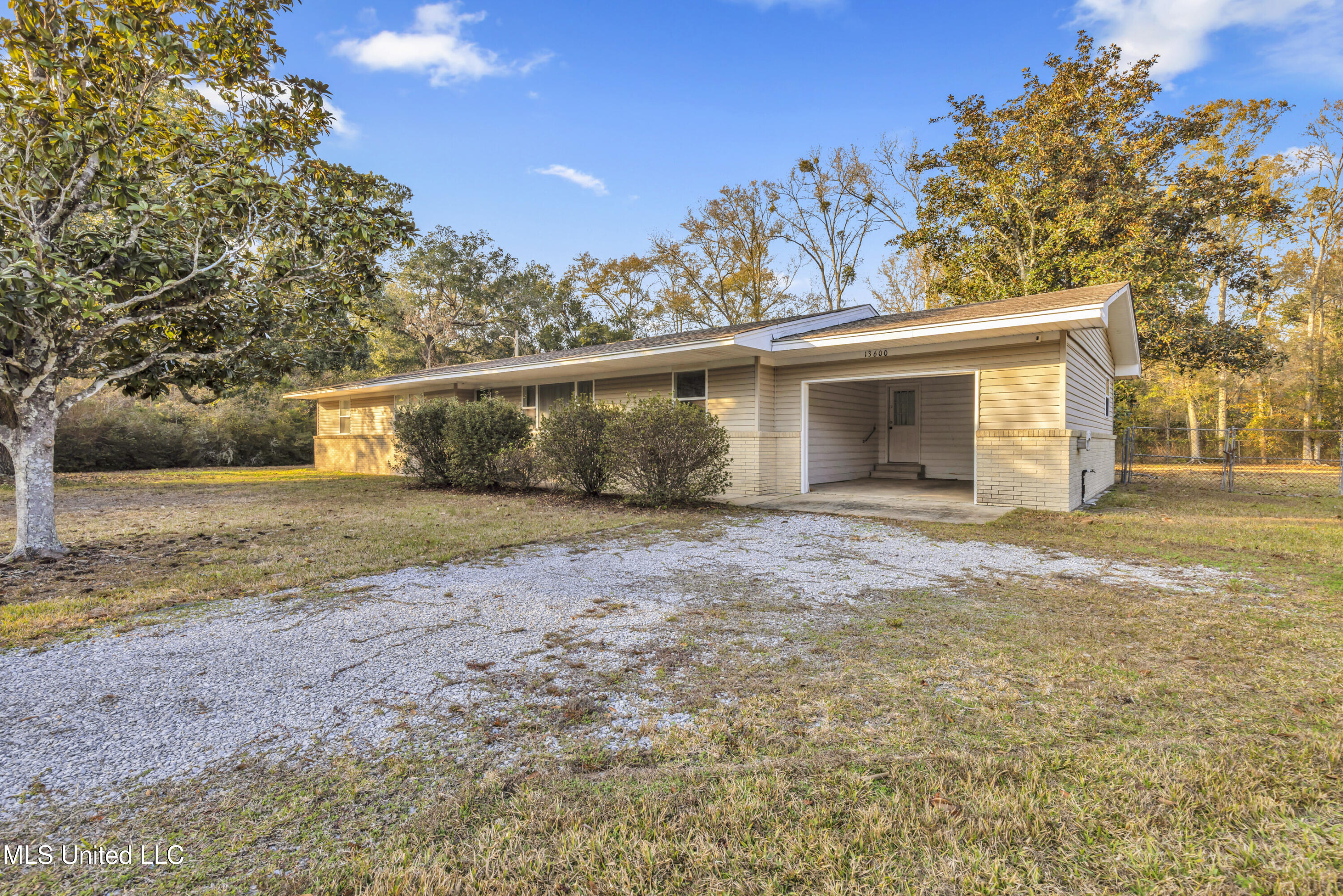 13600 Money Farm Road Ocean Springs, MS 39564 - Photo 3 of 35 IMG_7911