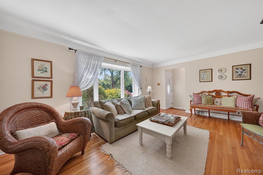 17386 Beverly Road Beverly Hills, MI 48025 - Photo 6 of 28