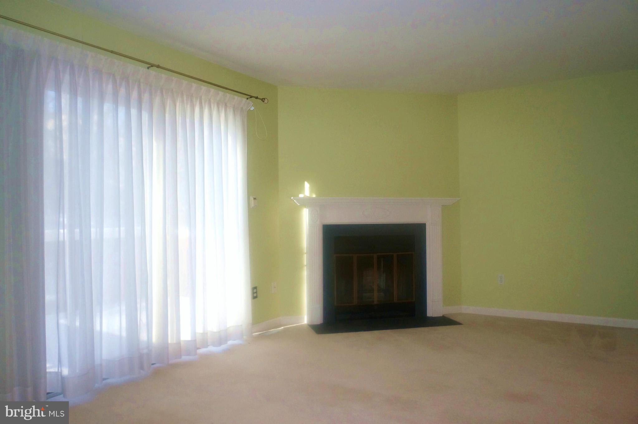 9246 Bellbeck Road Baltimore, MD 21234 - Photo 11 of 30 Living Room