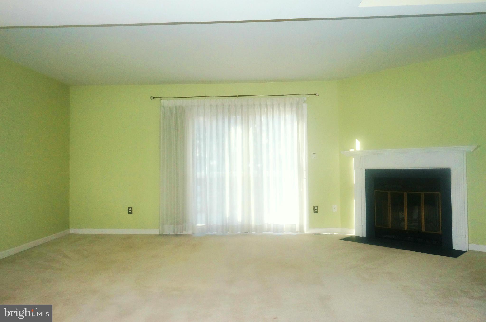 9246 Bellbeck Road Baltimore, MD 21234 - Photo 12 of 30 Living Room