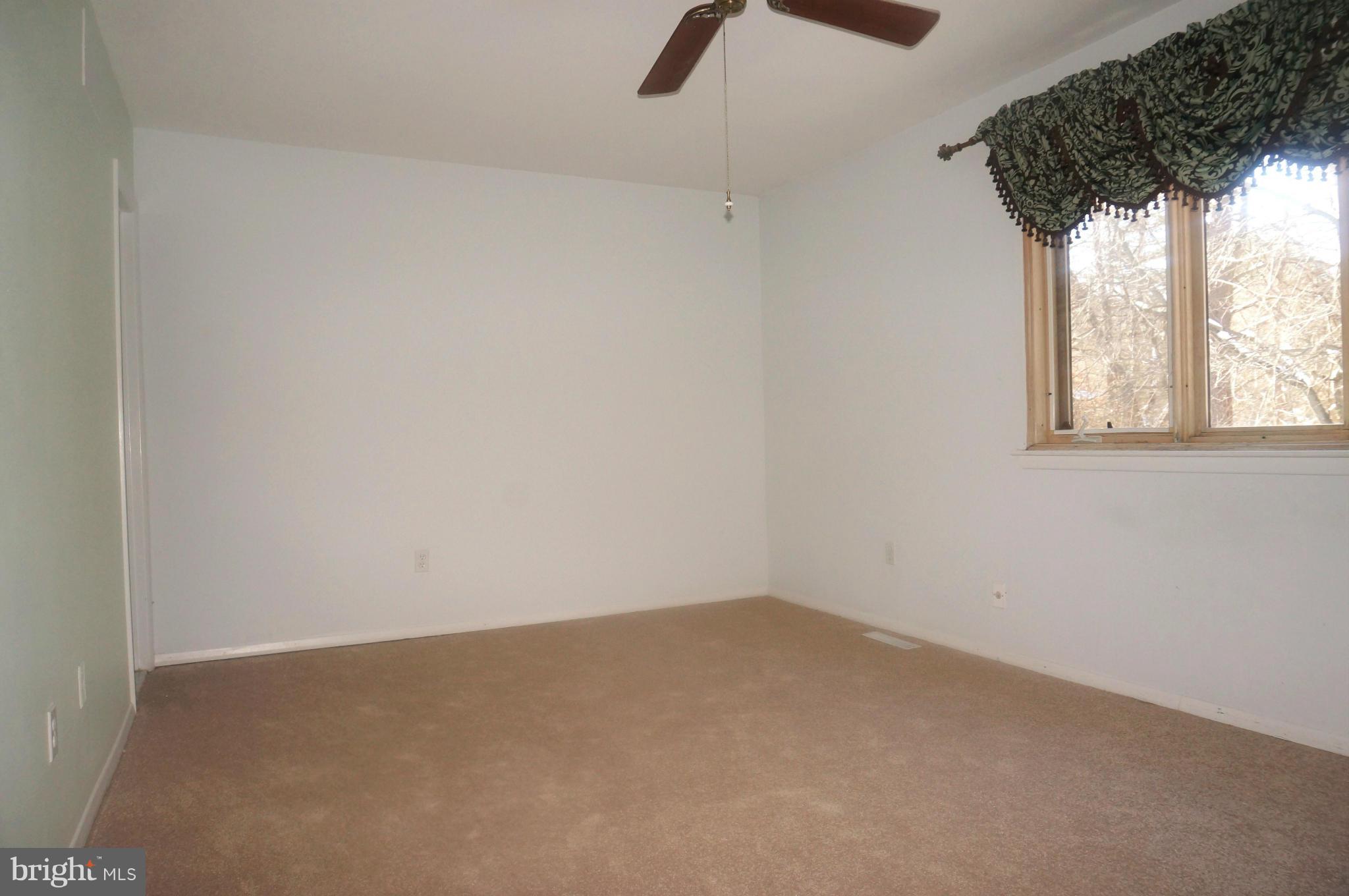 9246 Bellbeck Road Baltimore, MD 21234 - Photo 17 of 30 Bath (Master)