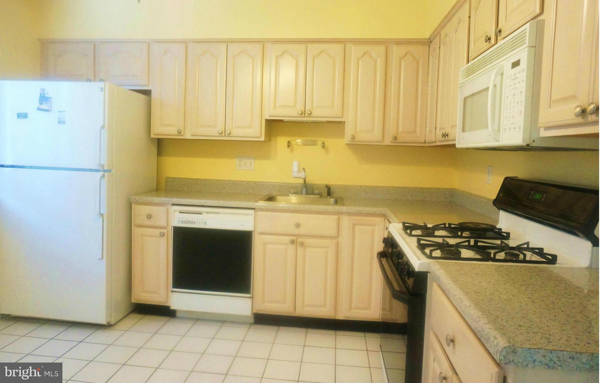9246 Bellbeck Road Baltimore, MD 21234 - Photo 4 of 30 Kitchen