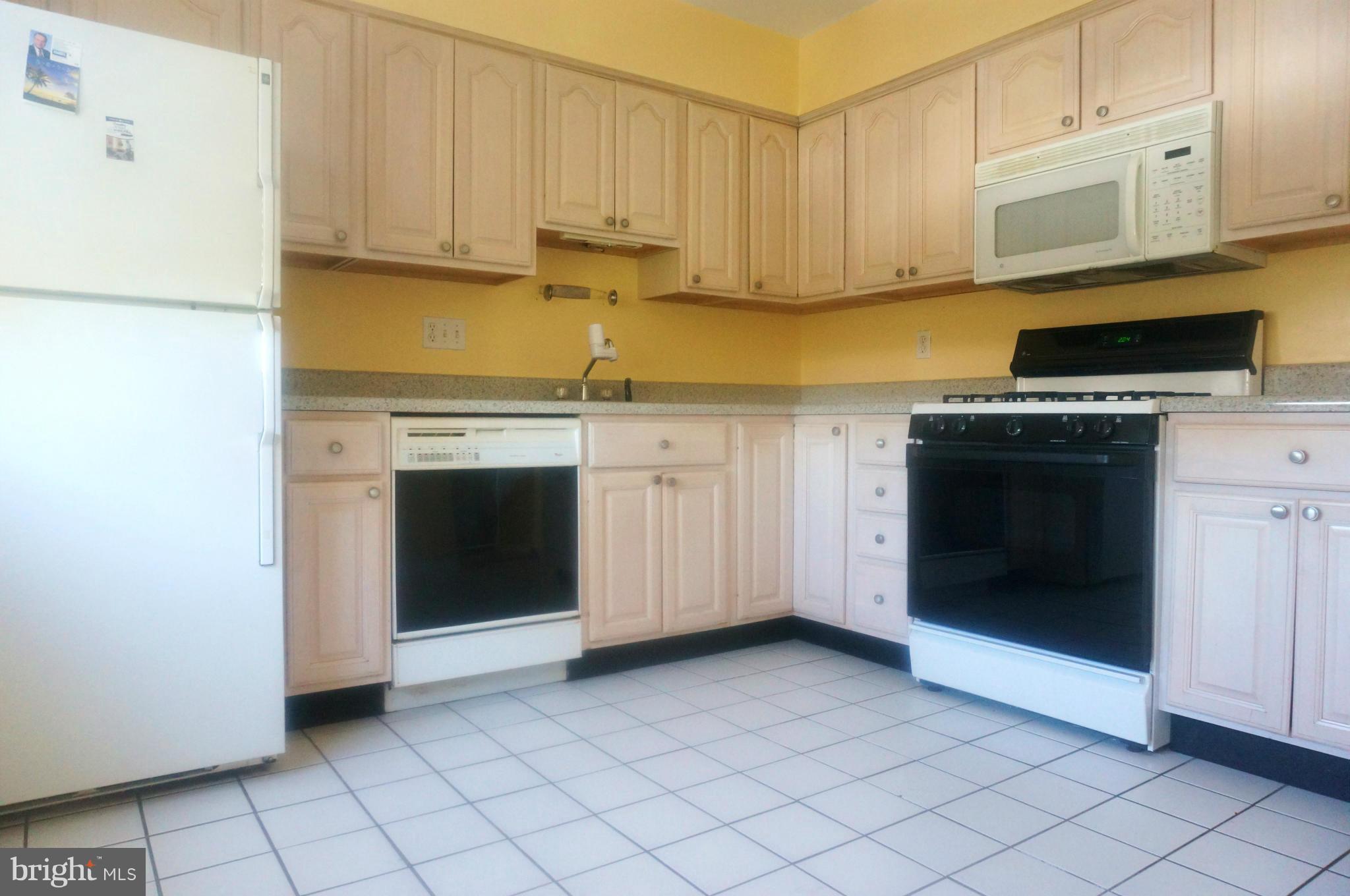 9246 Bellbeck Road Baltimore, MD 21234 - Photo 6 of 30 Kitchen
