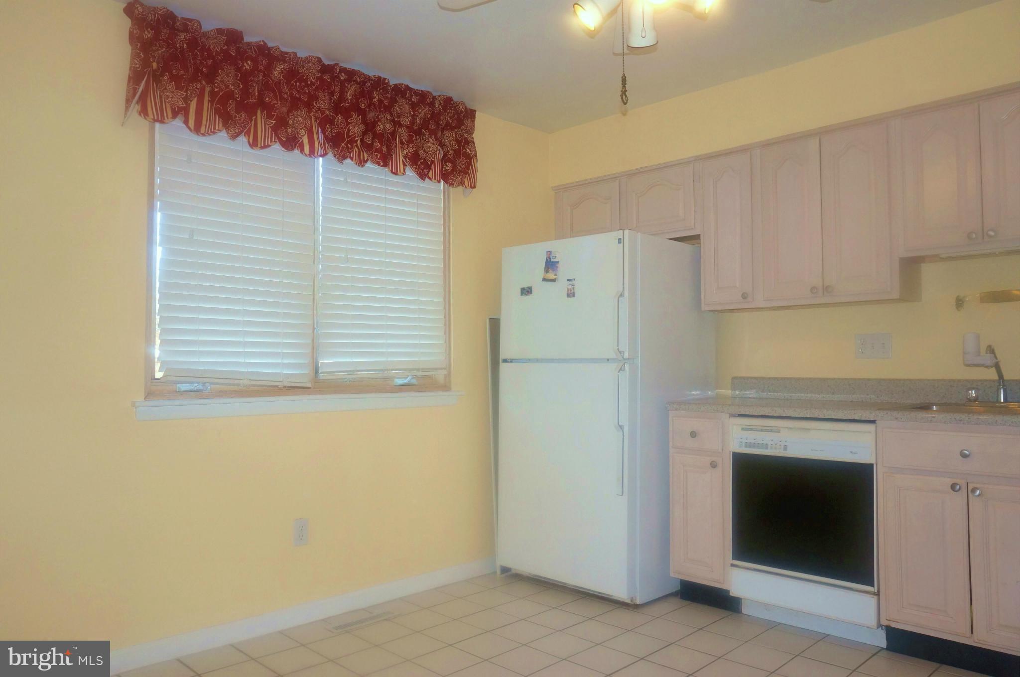 9246 Bellbeck Road Baltimore, MD 21234 - Photo 7 of 30 Kitchen