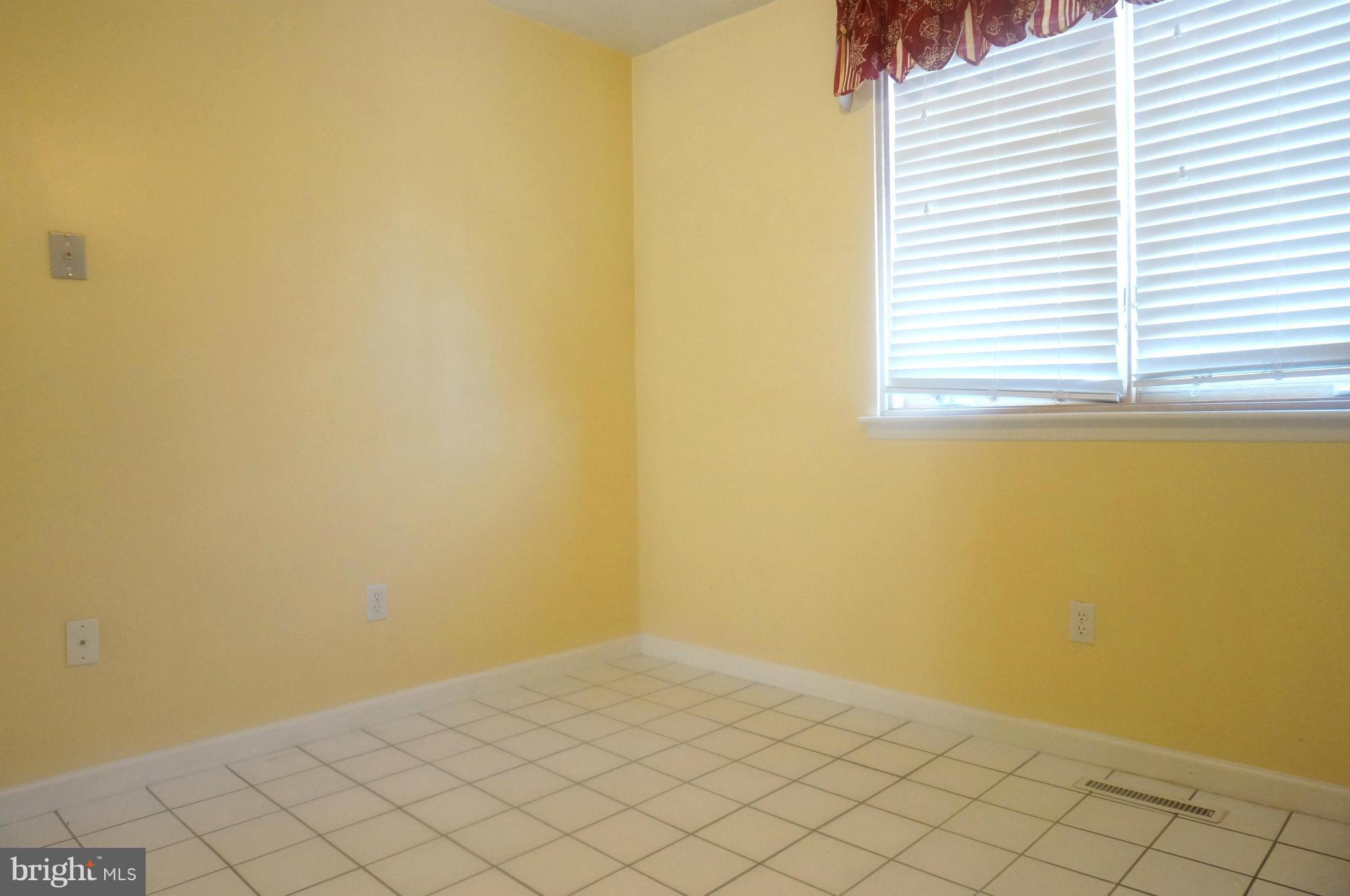 9246 Bellbeck Road Baltimore, MD 21234 - Photo 8 of 30 Kitchen