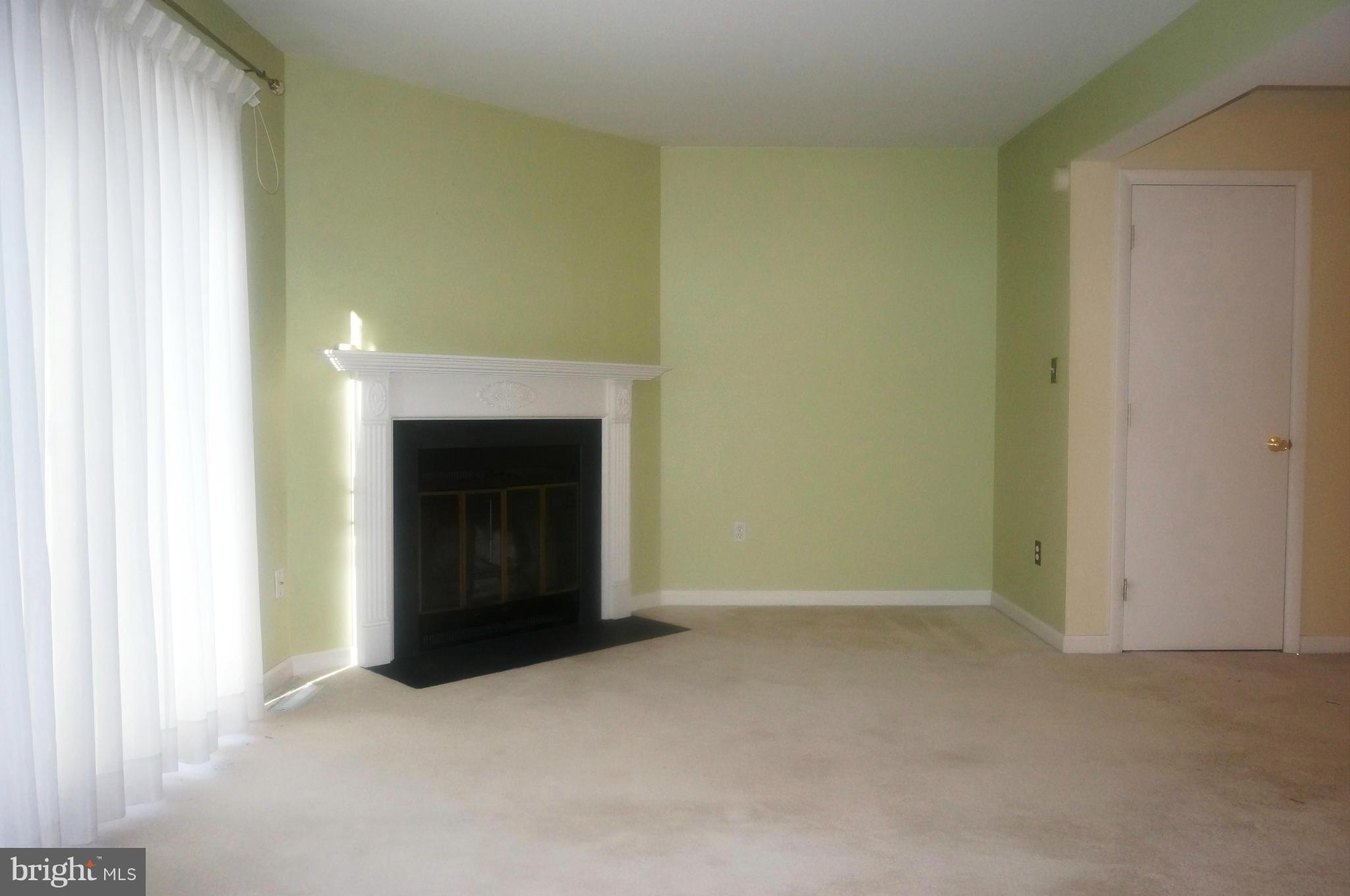 9246 Bellbeck Road Baltimore, MD 21234 - Photo 10 of 30 Living Room