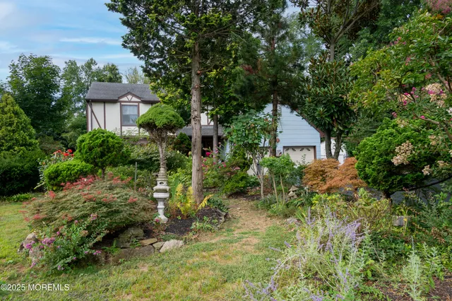 $949,500 | 34 Michele Drive, Middletown, NJ 07748