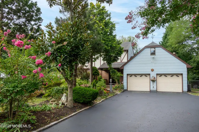 $949,500 | 34 Michele Drive, Middletown, NJ 07748