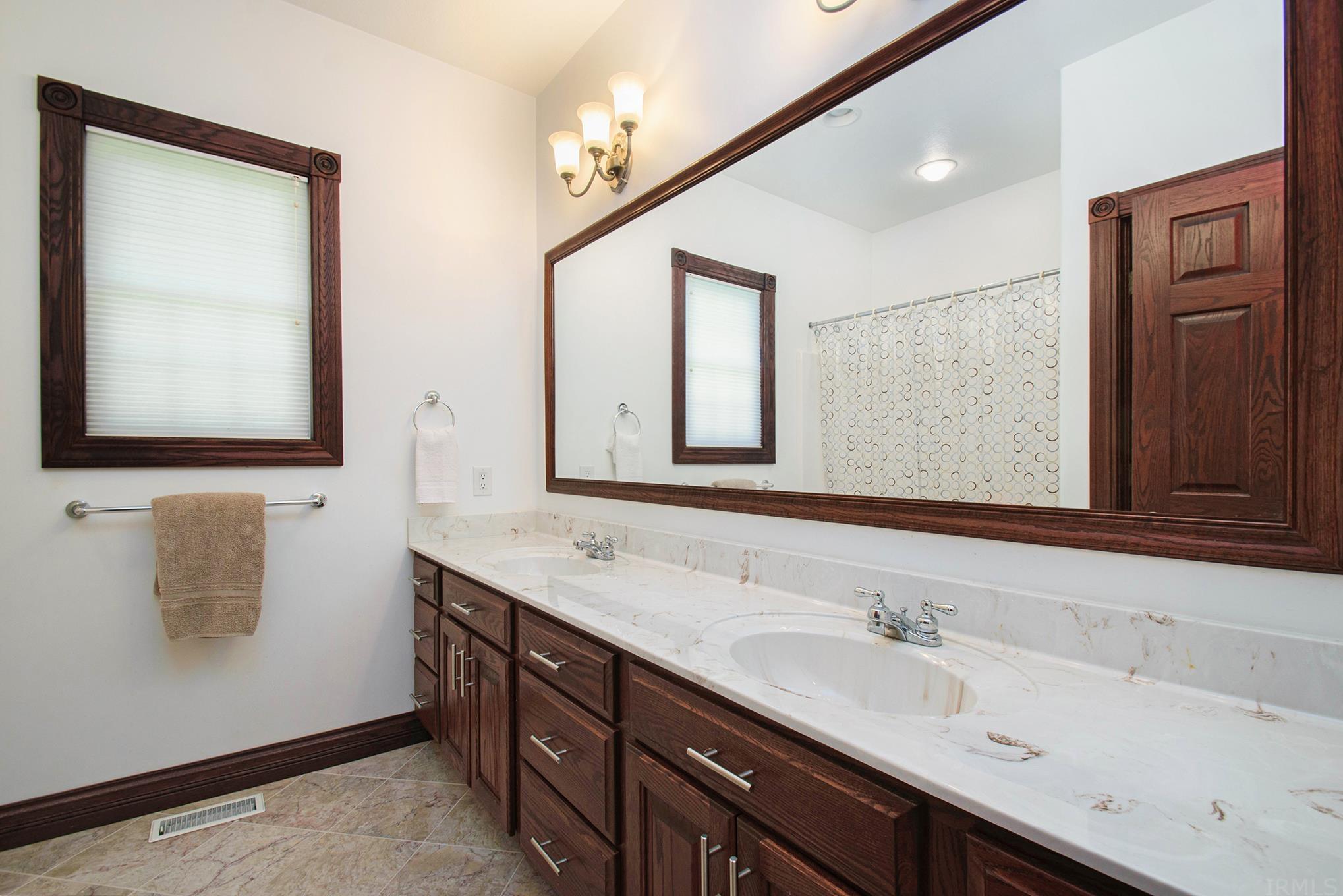 13195 Jackson Road Mishawaka, IN 46544 - Photo 18 of 31 Gallery Image 18