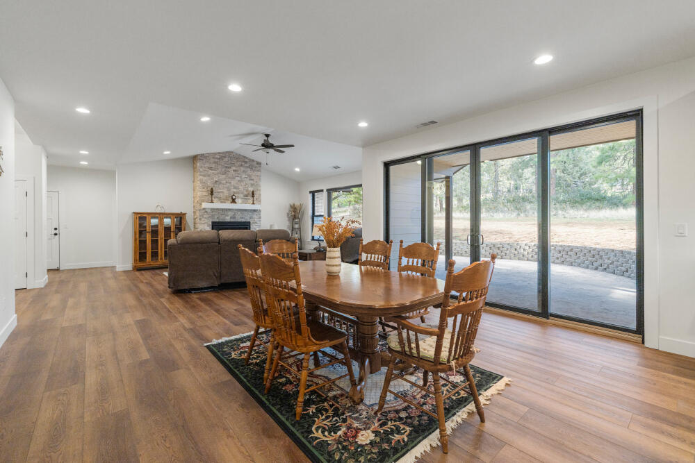 11635 Merganser Road Klamath Falls, OR 97601 - Photo 17 of 68 Slider to covered patio