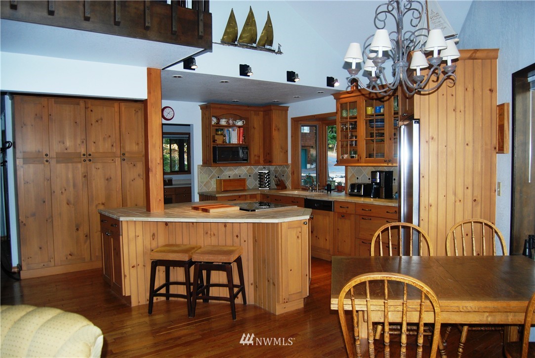 12700 South Lakeshore Road Chelan, WA 98816 - Photo 10 of 24 Gallery Image 10