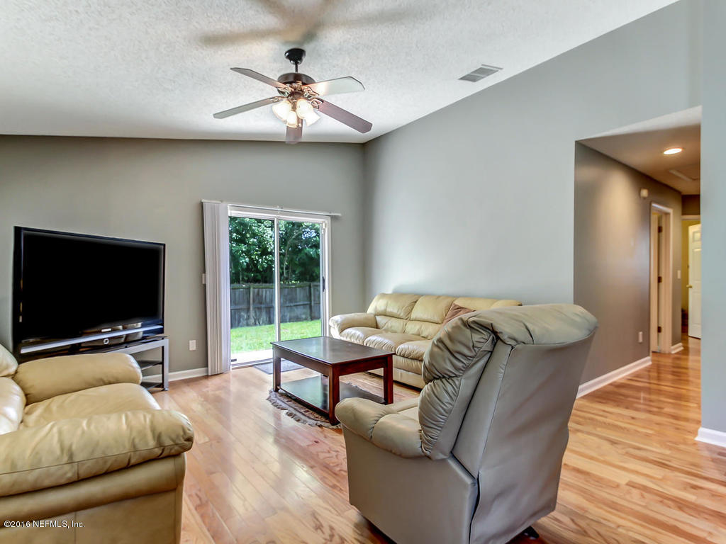 6873 Ridgeview Avenue Jacksonville, FL 32244 - Photo 16 of 30 6873 Ridgeview Ave-MLS_Size-017-11-Famil