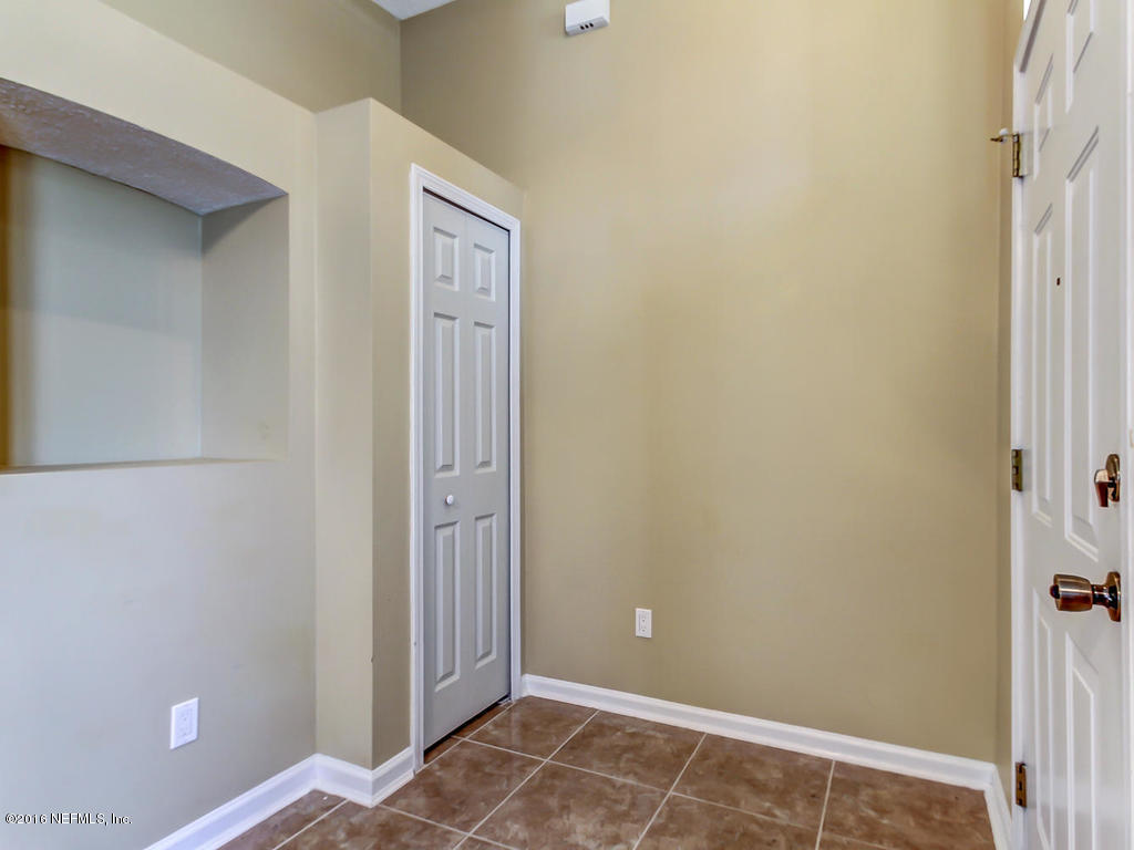 6873 Ridgeview Avenue Jacksonville, FL 32244 - Photo 5 of 30 6873 Ridgeview Ave-MLS_Size-006-26-Foyer