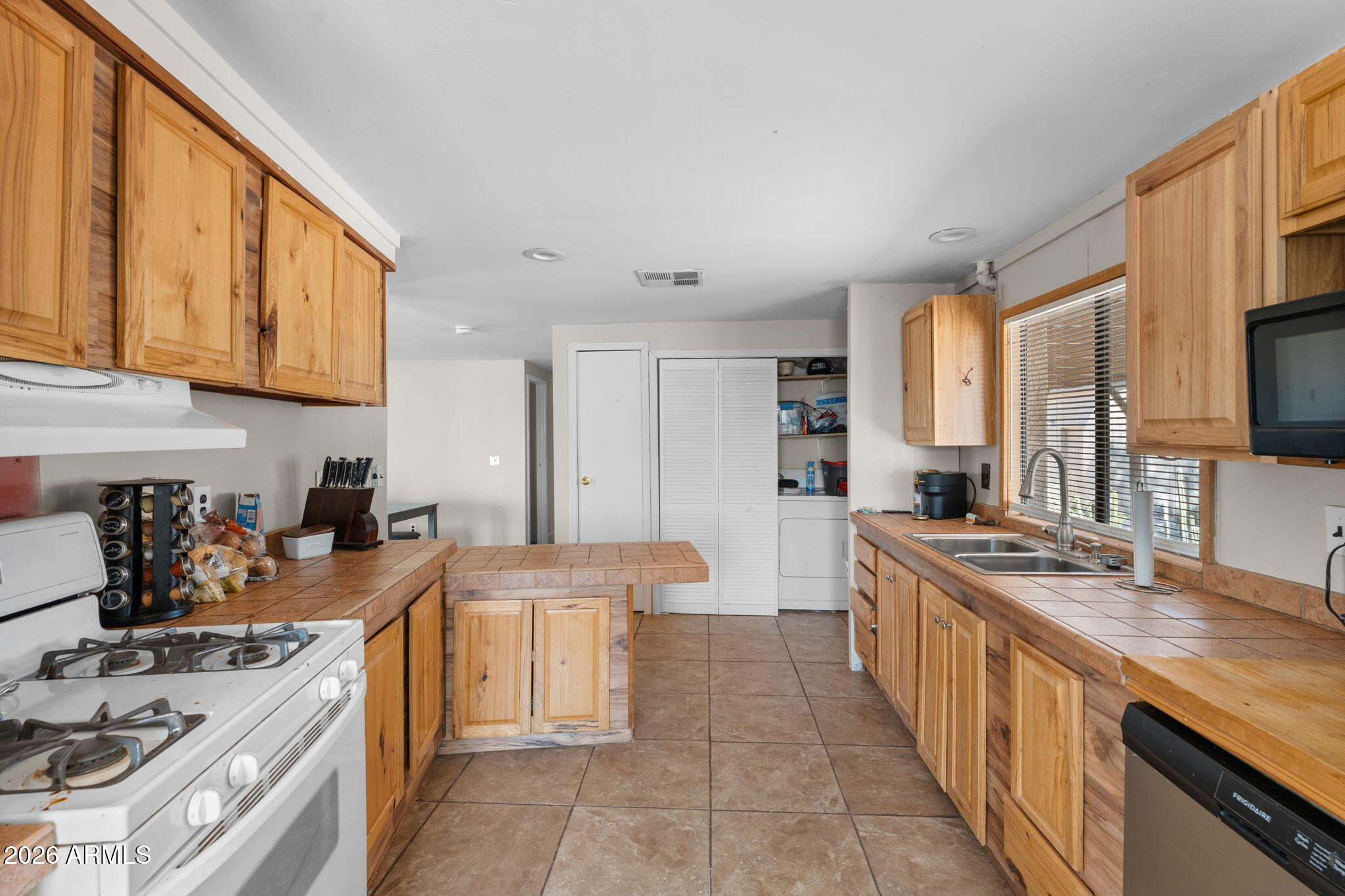 50702 West Hector Road Aguila, AZ 85320 - Photo 22 of 37 22-web-or-mls-DSC09346