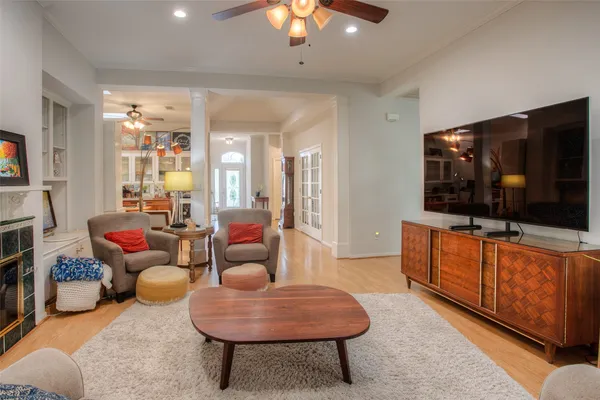 $2,100 | 134 Waters Edge, Huntsville, TX 77340