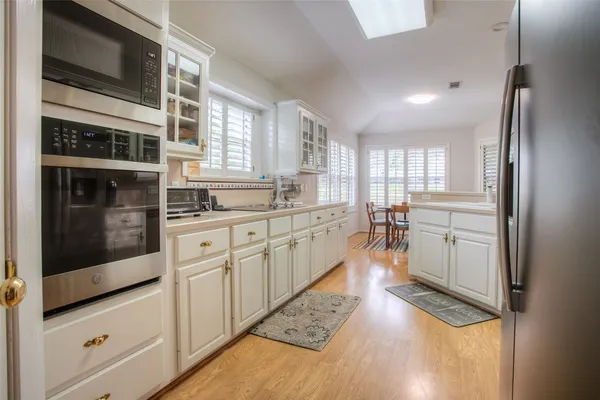 $2,100 | 134 Waters Edge, Huntsville, TX 77340