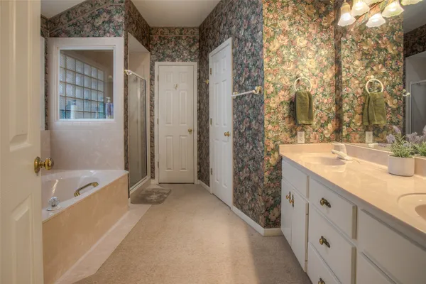 $2,100 | 134 Waters Edge, Huntsville, TX 77340