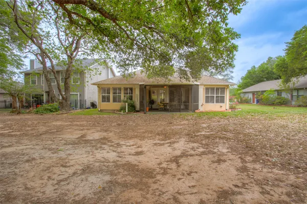 $2,100 | 134 Waters Edge, Huntsville, TX 77340