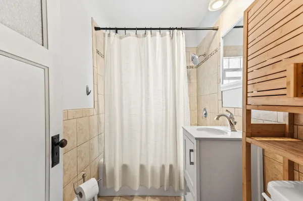 $1,900 | 4518 North Woodburn Street, Shorewood, WI 53211