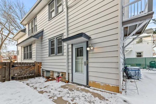 $1,900 | 4518 North Woodburn Street, Shorewood, WI 53211