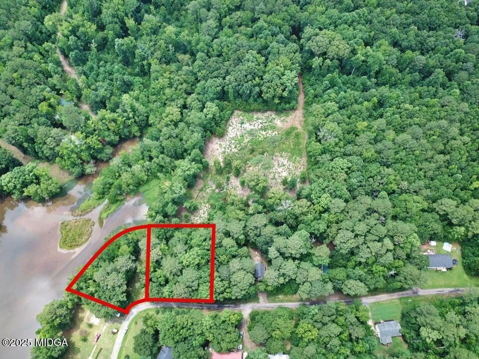 a view of a lush green field