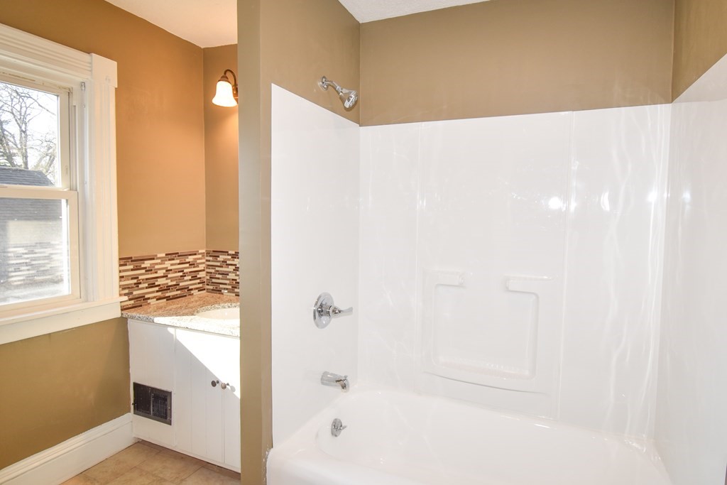 210 El Paso Street Springfield, MA 01104 - Photo 23 of 40 Gallery Image 23