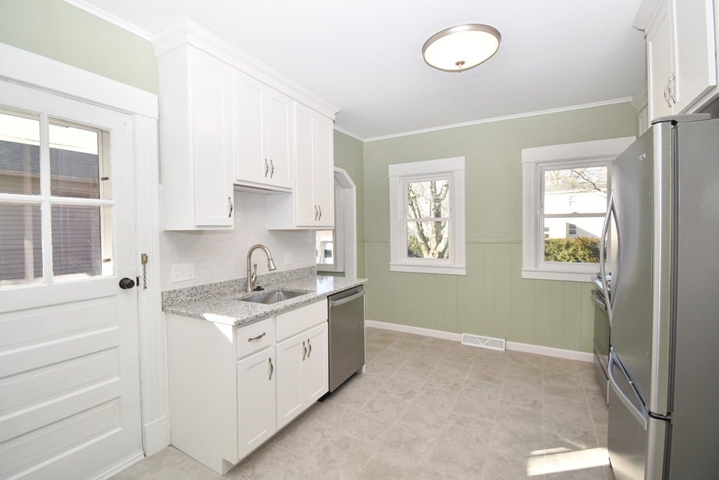 210 El Paso Street Springfield, MA 01104 - Photo 5 of 40 Gallery Image 5