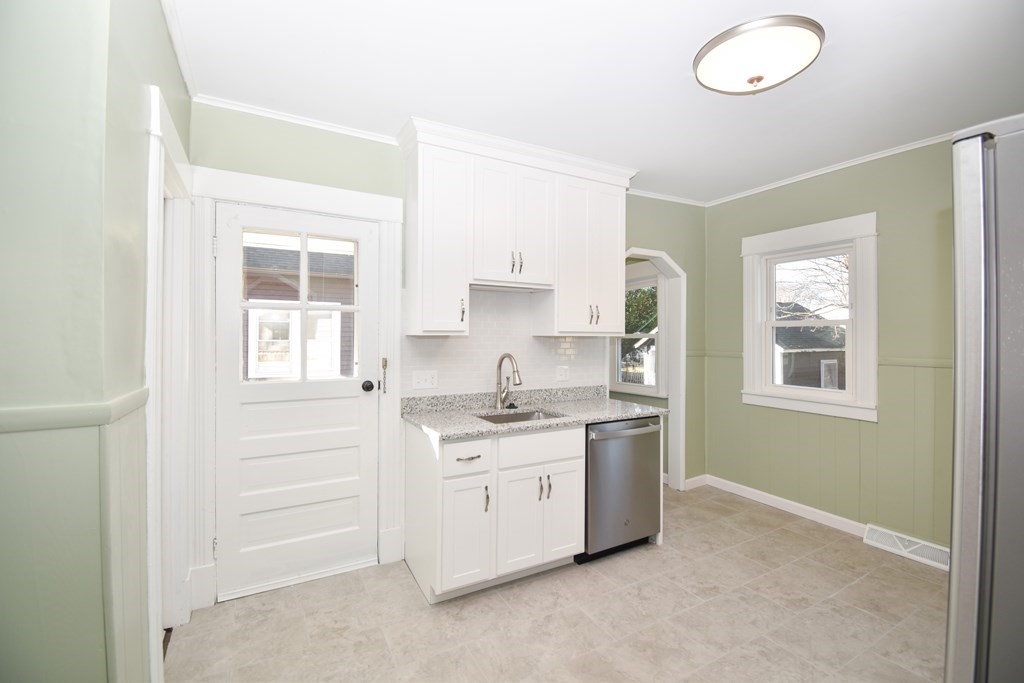210 El Paso Street Springfield, MA 01104 - Photo 7 of 40 Gallery Image 7