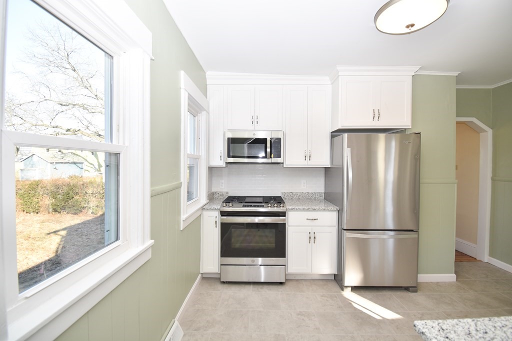 210 El Paso Street Springfield, MA 01104 - Photo 9 of 40 Gallery Image 9