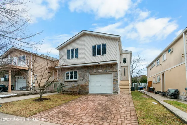 $1,349,000 | 898 Westwood Avenue | Willowbrook