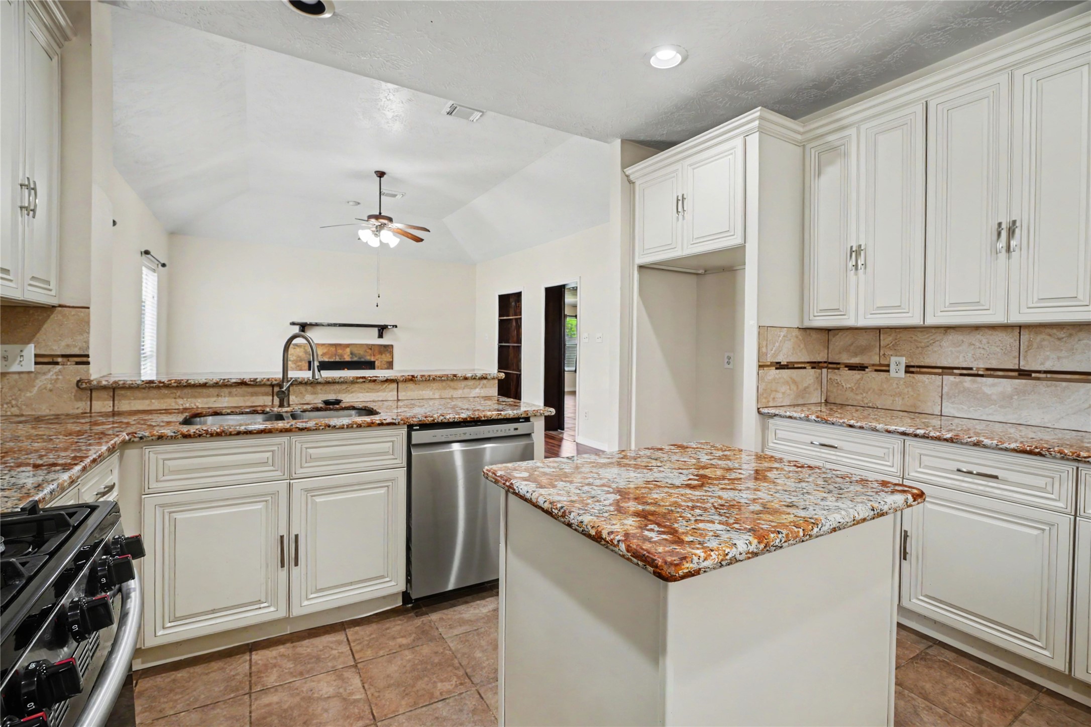 9714 Crystal Boulevard Baytown, TX 77521 - Photo 17 of 36