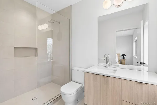 $4,295,000 | 32 School Street, East Hampton, NY 11937