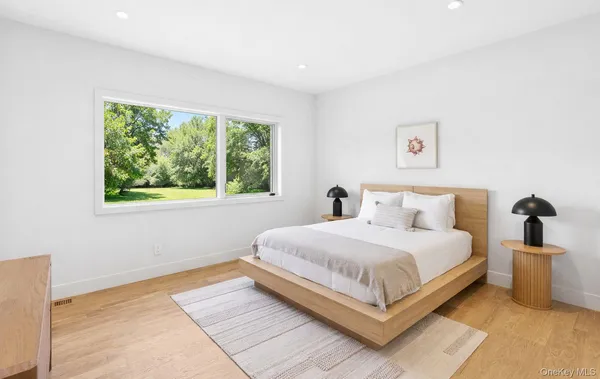 $4,295,000 | 32 School Street, East Hampton, NY 11937