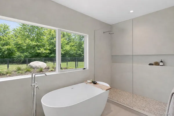 $4,295,000 | 32 School Street, East Hampton, NY 11937