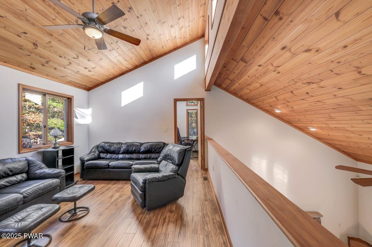 2124 Oaktree Lane Bushkill, PA 18324 - Photo 36 of 53