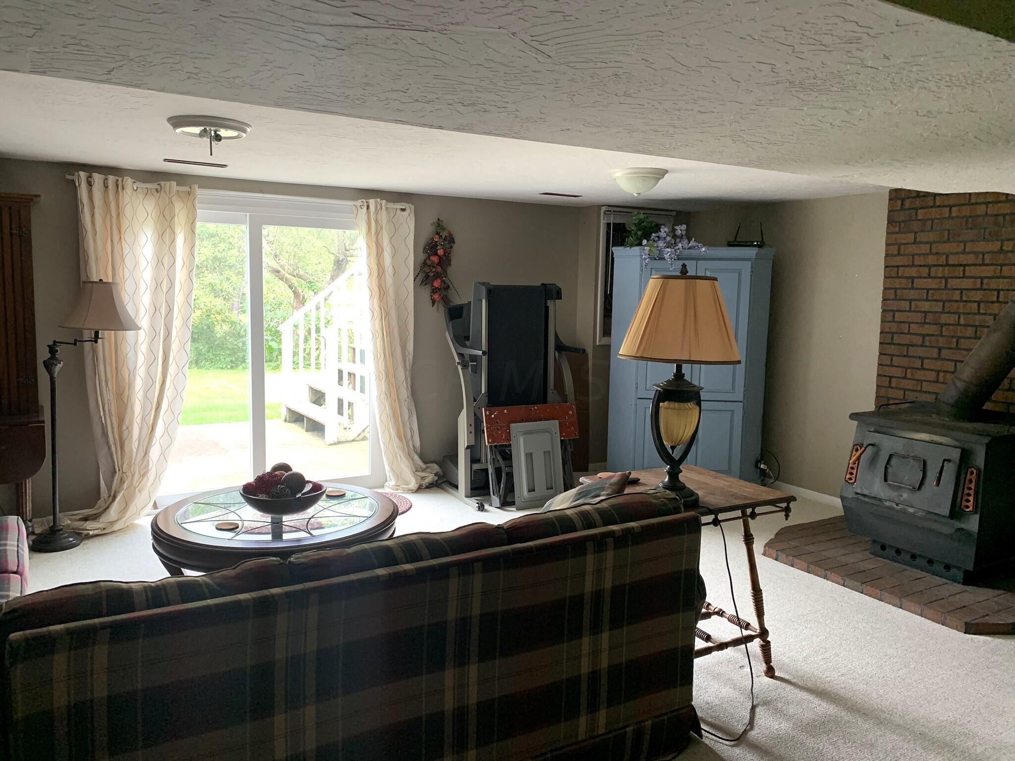 16161 McKenzie Road Mount Vernon, OH 43050 - Photo 15 of 27 Family room 2