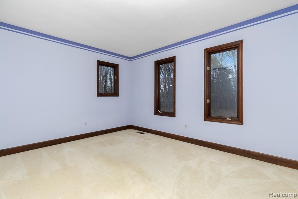 1045 East Snell Road Rochester, MI 48306 - Photo 29 of 42 BEDROOM 3.jpg