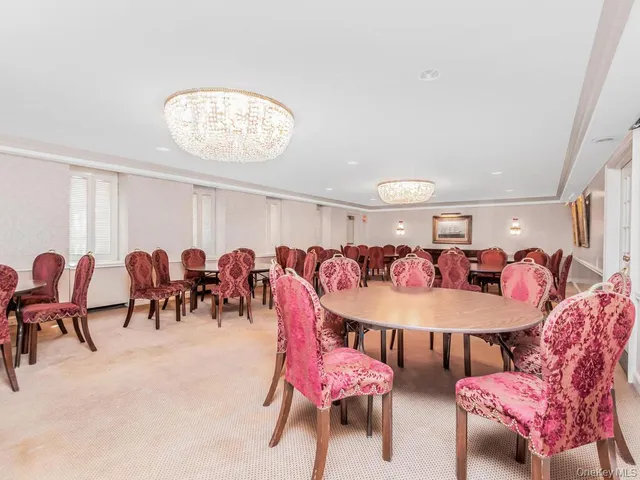 a very nice looking dining room with lots of tables and chairs