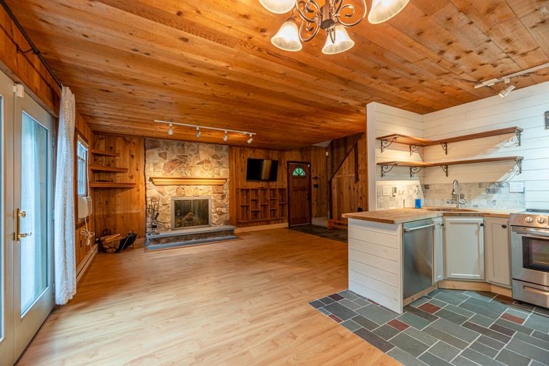 7 Old Beaver Pond Road Winhall, VT 05255 - Photo 4 of 26 Gallery Image 4