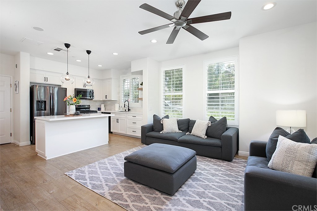 52 Palladium Lane, Unit 82 Ladera Ranch, CA 92694 - Photo 3 of 20 a living room with furniture and kitchen view