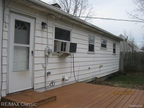 1121 Rambling Road Ypsilanti, MI 48198 - Photo 2 of 8 Rambling 1121 pre-list 4-11-11 ra (8).JPG