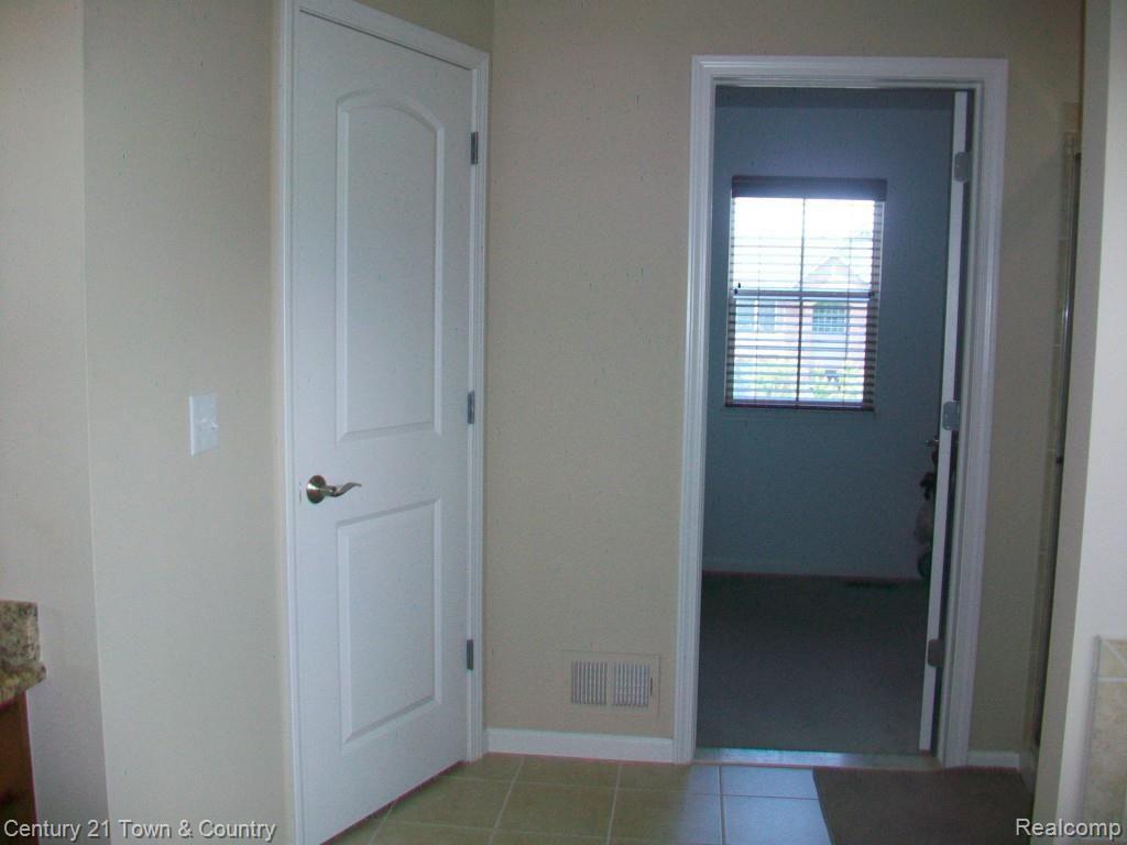 3367 Talbert Circle Rochester, MI 48307 - Photo 20 of 24 Talbert 028.jpg