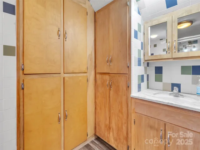 a view of houses with yard