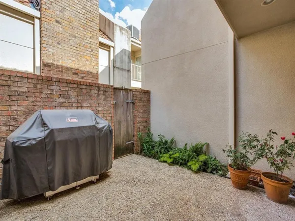$3,750 | 4520 Glenwick Lane, Dallas, TX 75205